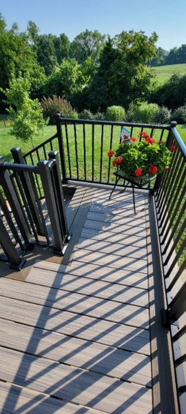 Trex Enhanced Natural Rocky Harbor with Coastal Bluff Picture Frame