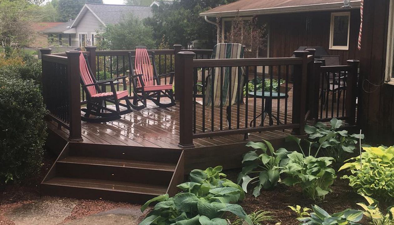 TREX TRANSCEND DECKING (SPICED RUM)