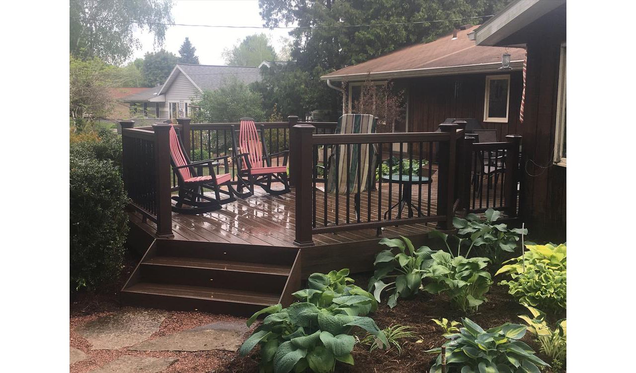 TREX TRANSCEND DECKING (SPICED RUM)