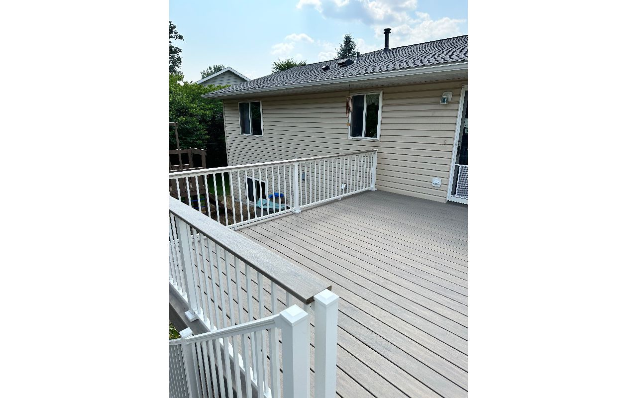 Trex Lineage composite decking, picture frame, white aluminum railing, drink rail, Rochester and surrounding areas