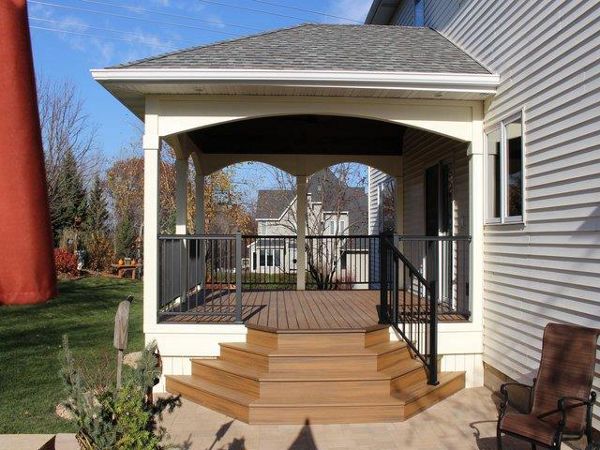 Trex decking in Havanah Gold with Trex Spiced Rum Border