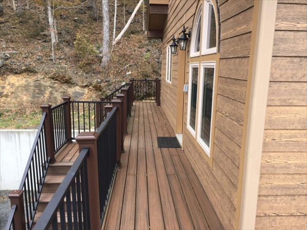 Trex Transcend decking & Signature railing walkway resists weather in the elevated mountain environment.