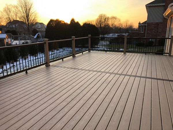 Orland Park, IL Rope Swing Decking and Posts with Vintage Lantern Picture Frame Border and Transcend Railings - Black Aluminum Balusters