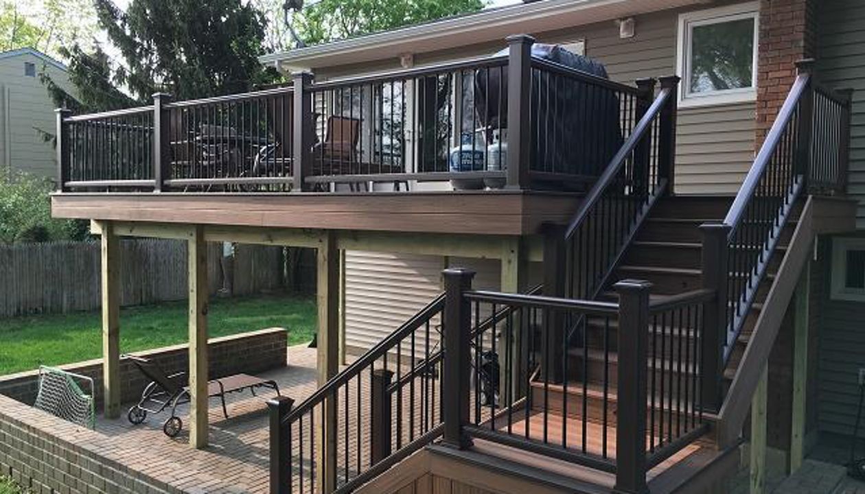 Dix Hills 2nd floor deck with platform