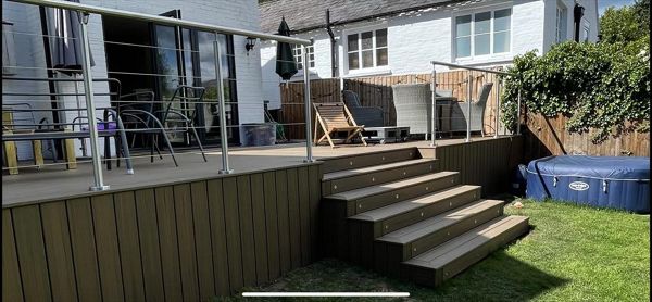 Back in Bedfordshire for this deck, we used trex toasted sand from the naturals range to create this wonderful outside space with a large set of steps to access the garden along with stainless steel rails and deck lighting.