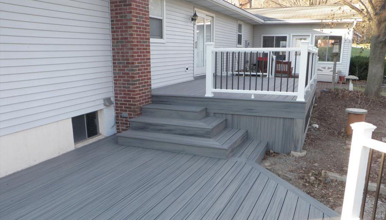 Trex Transcend Island Mist Decking, White Transcend Railing