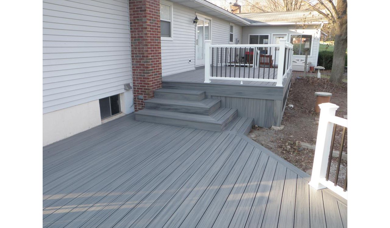 Trex Transcend Island Mist Decking, White Transcend Railing