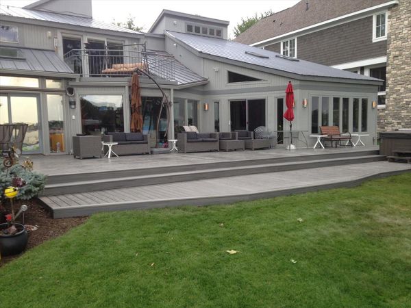 Deck on Union Lake in West Bloomfield, MI., constructed out of Trex Transcend Tropical decking in Island Mist.