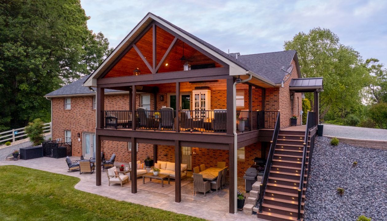 Trex Tiki Torch and Lava Rock (Hardy)