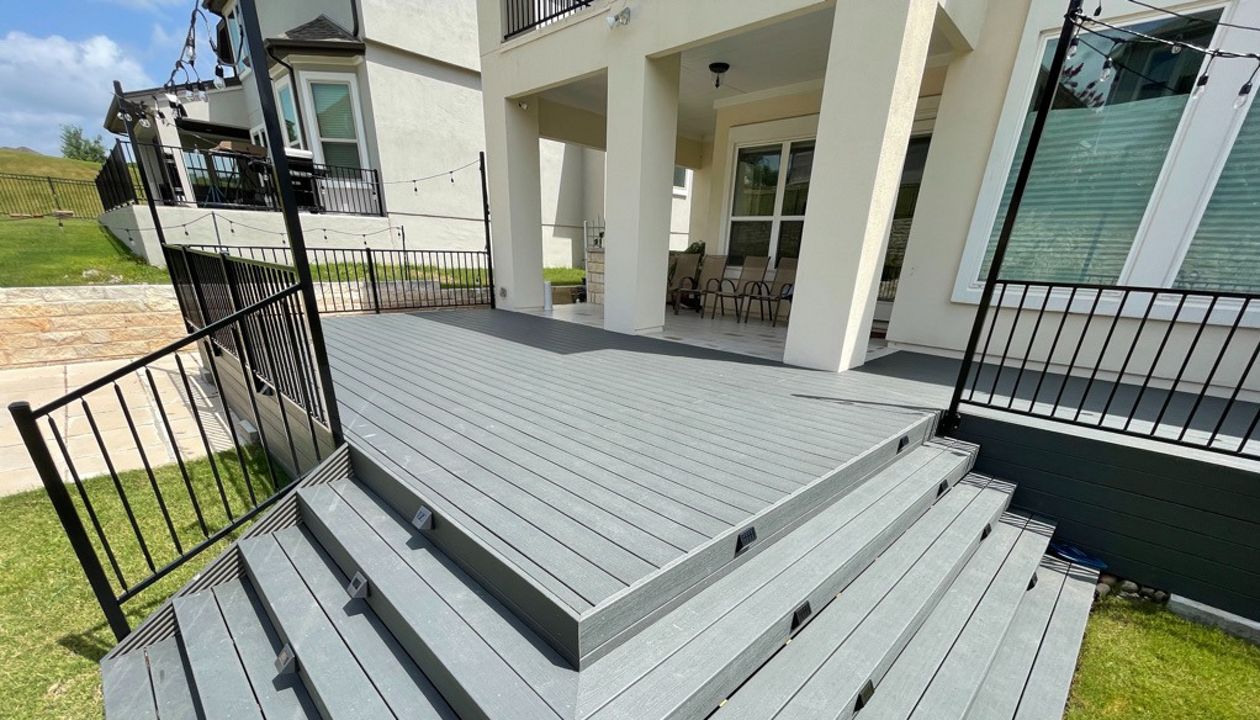 Trex Clamshell with Skirting Ornamental Iron Railing