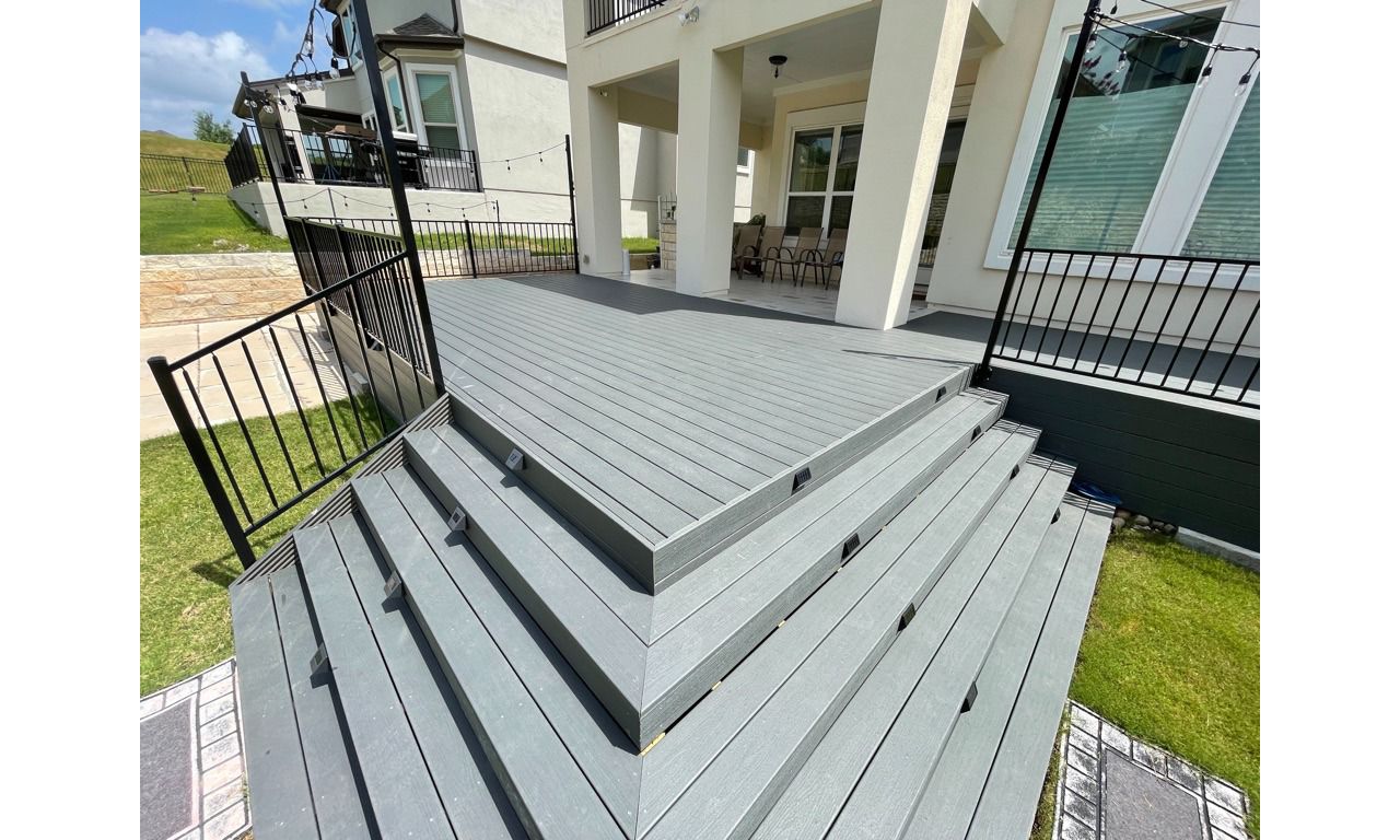 Trex Clamshell with Skirting Ornamental Iron Railing