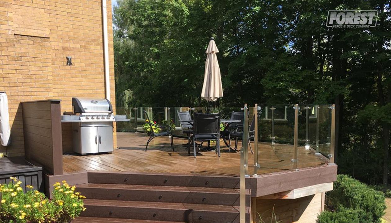 Spiced Rum TREX Deck. Built in:  Aurora, King City, Oak Ridges, Richmond Hill, Newmarket, Toronto, Mississauga, Mount Albert, Vaughan, Bradford, Stouffville