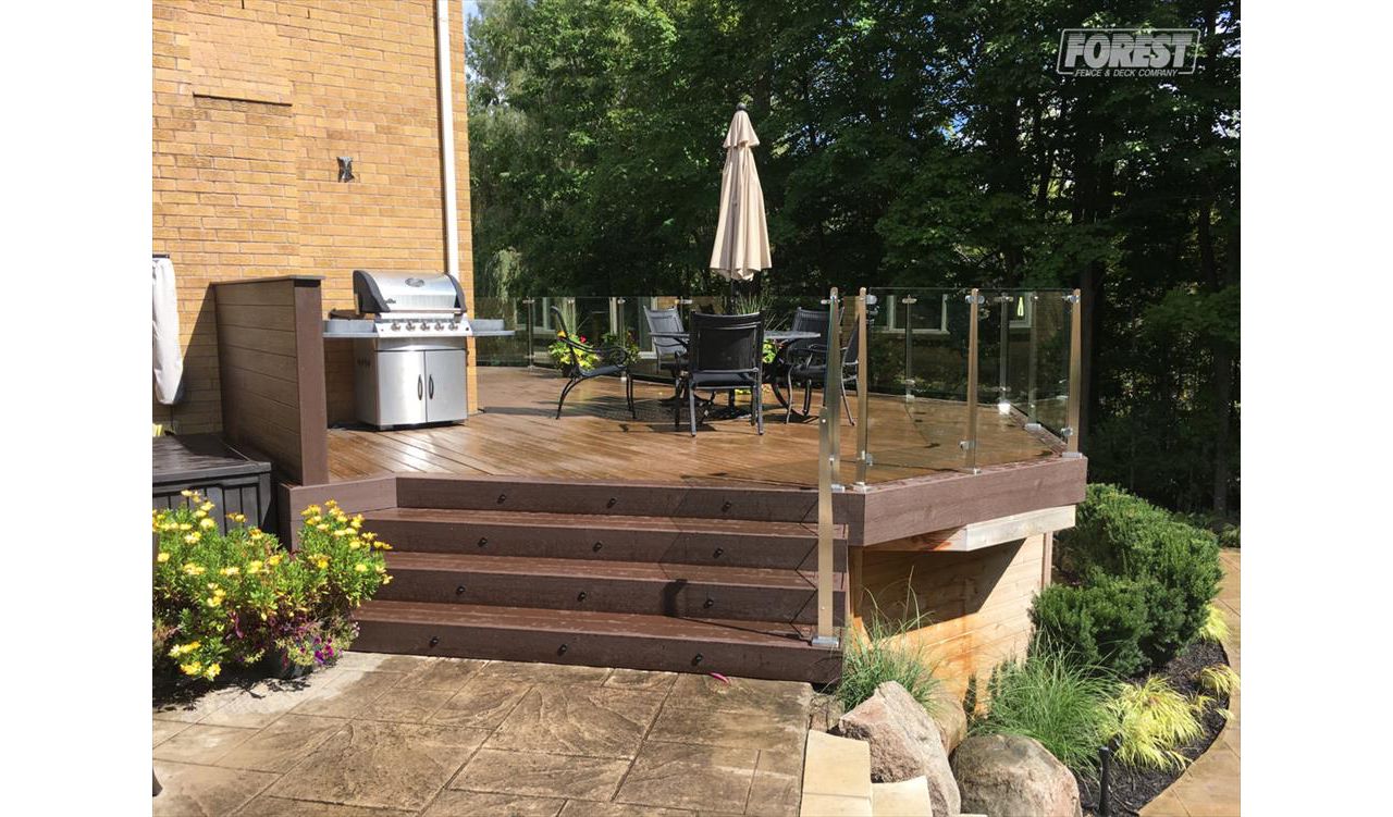 Spiced Rum TREX Deck. Built in:  Aurora, King City, Oak Ridges, Richmond Hill, Newmarket, Toronto, Mississauga, Mount Albert, Vaughan, Bradford, Stouffville