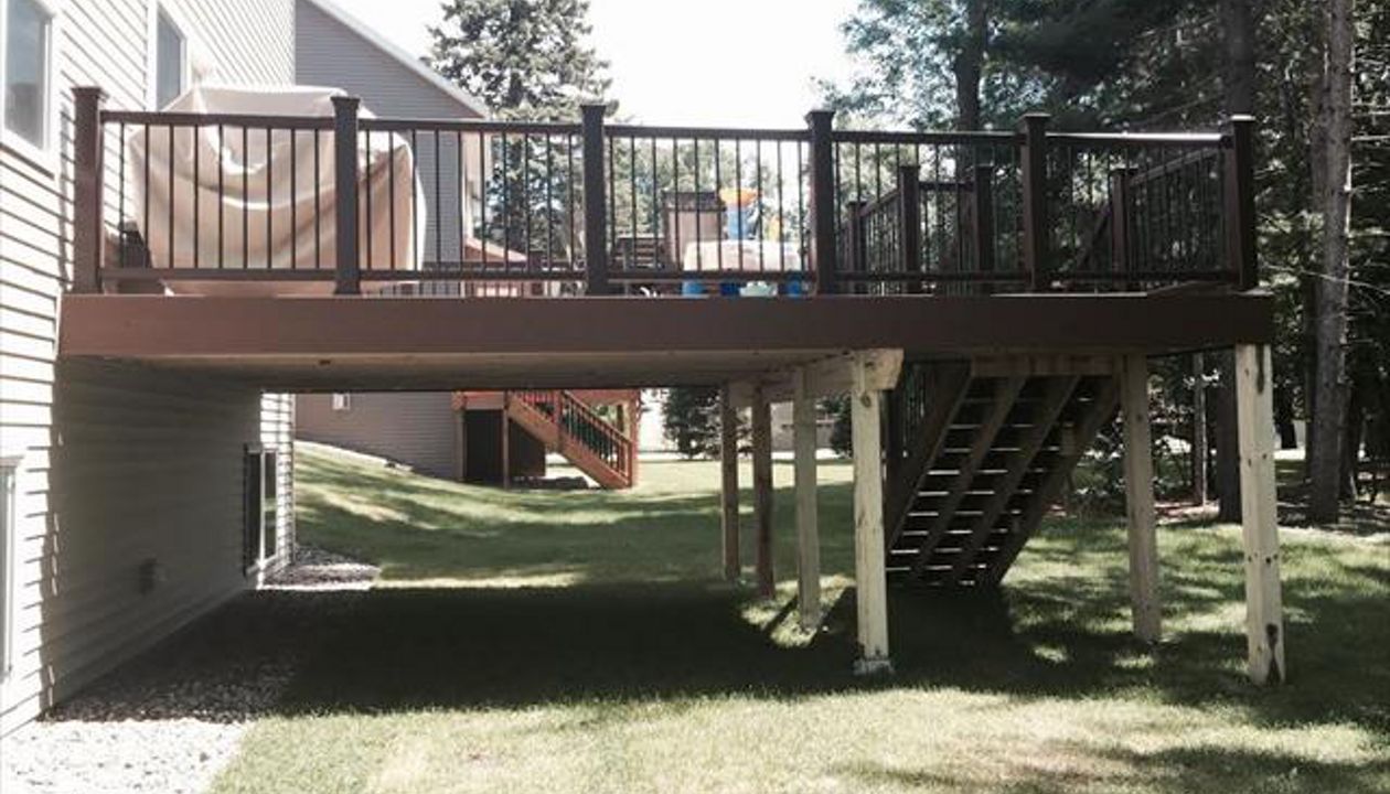 Little Canada - Trex Enhance with Picture Frame