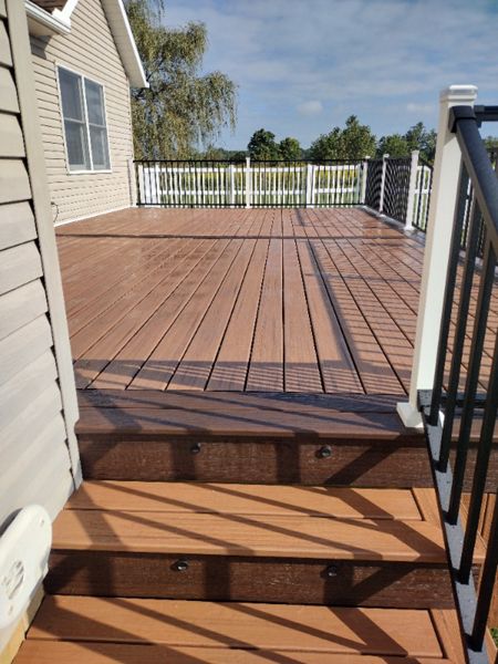 Trex Signature Black and White signature Traditional Railing