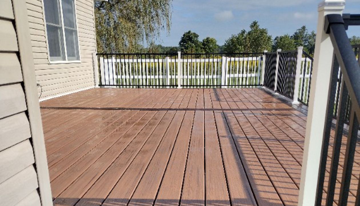 Trex Signature Black and White signature Traditional Railing