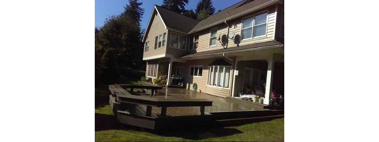 Trex Spiced Rum deck with custom benches