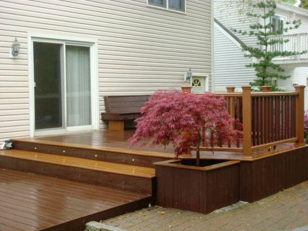 Trex Transcend Decking with Custom Planter