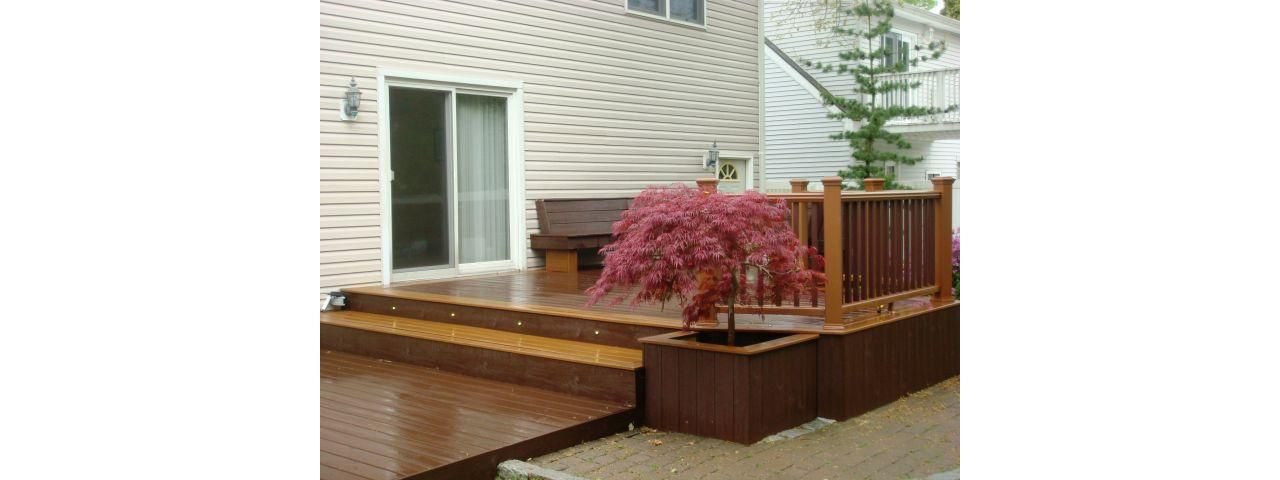 Trex Transcend Decking with Custom Planter