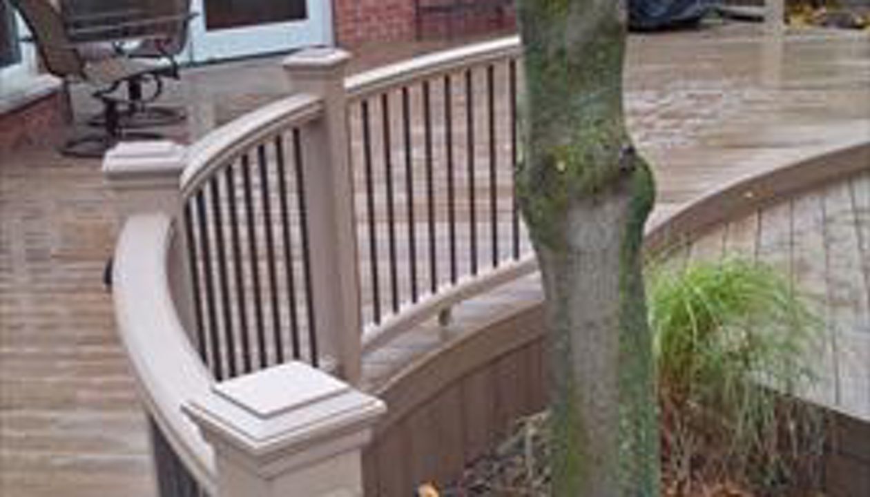 Curved Trex Railing by Your Deck Co. in Newmarket