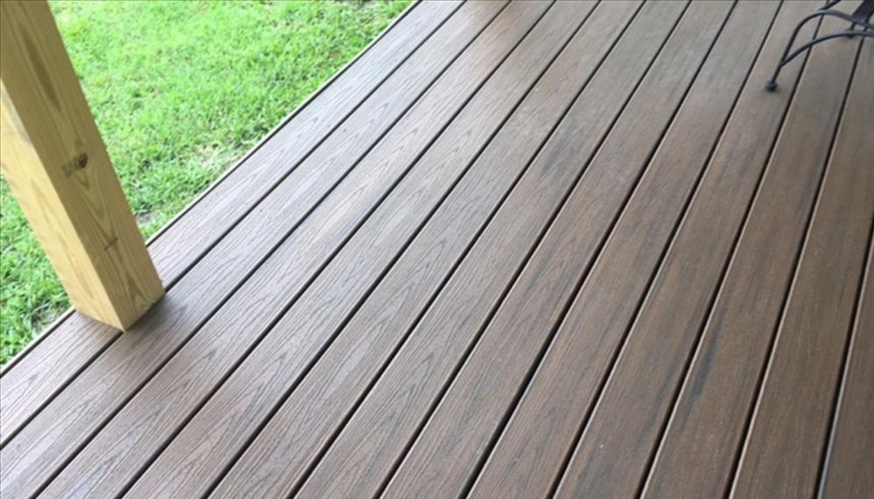 Trex Transcend Spiced Rum color is rich and attractive