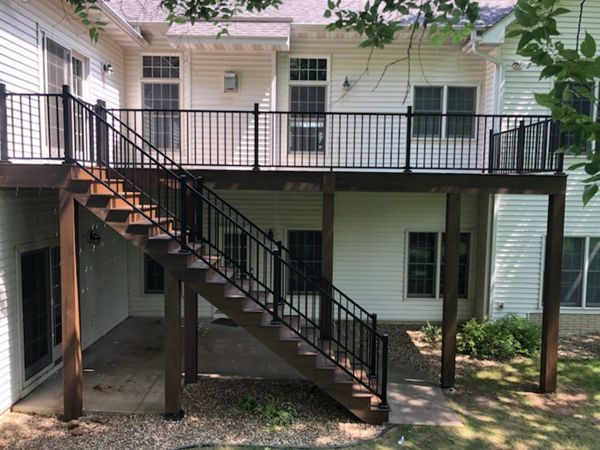 Trex Transcends Spiced Rum Decking & Black Signature Railings