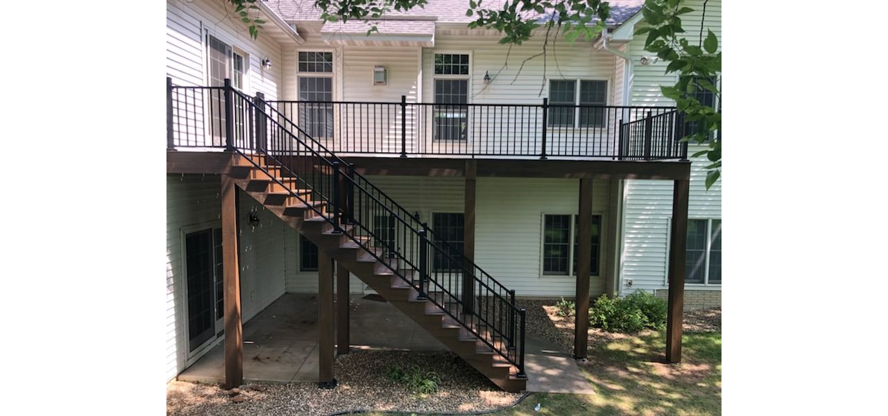 Trex Transcends Spiced Rum Decking & Black Signature Railings