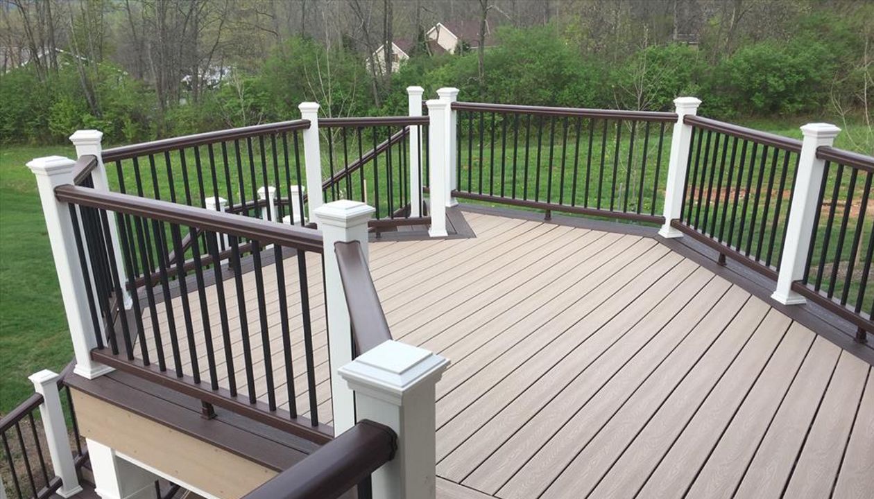 Trex Transcend Rope Swing with Vintage Lantern Border