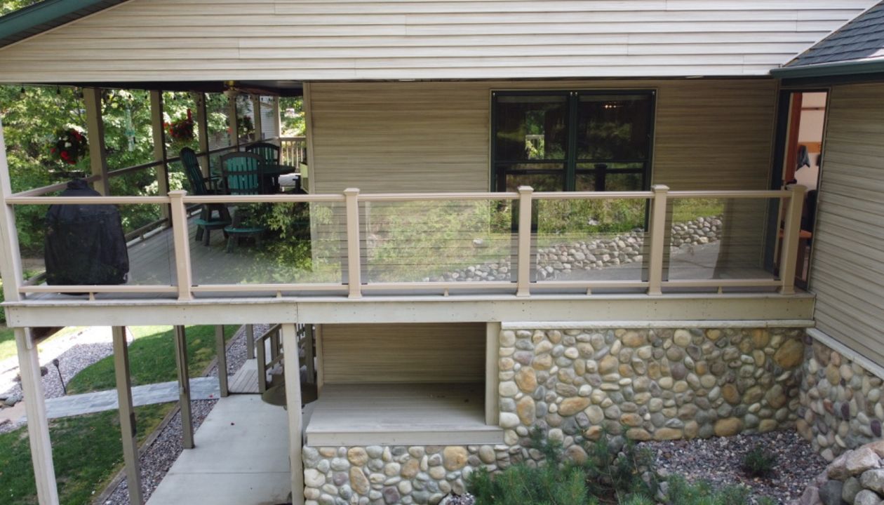 Trex Transcend Rope Swing with Transcend Rope Swing glass railing