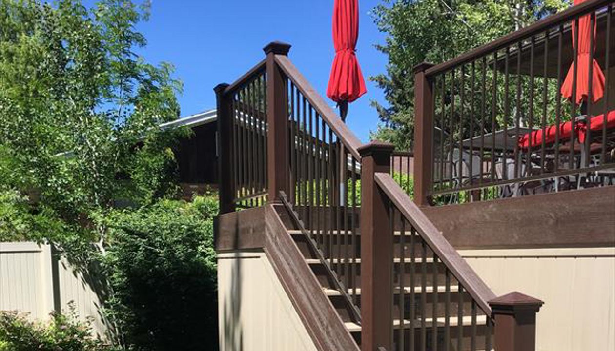 rope swing decking with vintage lantern treads vynal fencing for enclosure