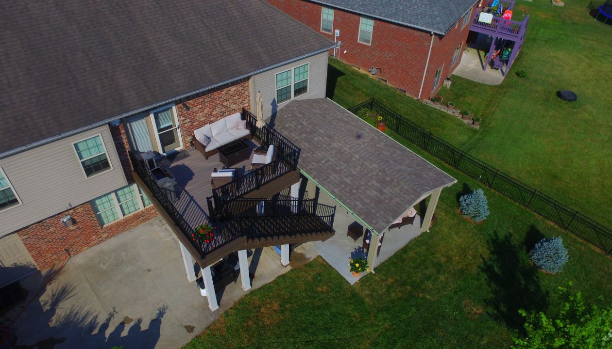 Trex Enhanced Natural Rocky Harbor with Coastal Bluff Picture Frame