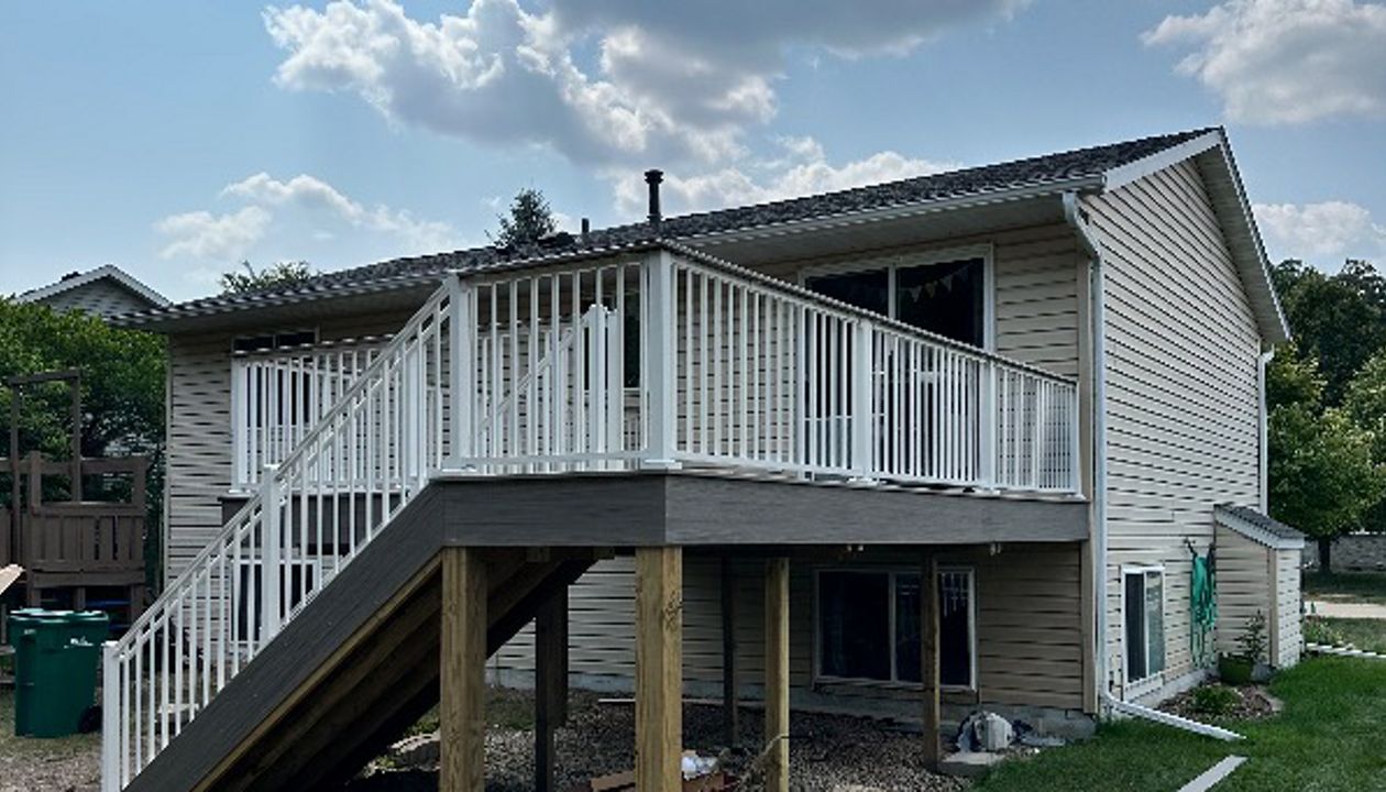 Trex Lineage composite decking, picture frame, white aluminum railing, Rochester and surrounding areas