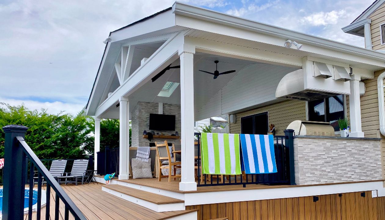 Trex Transcend Havana Gold Color with Signature Series Railings