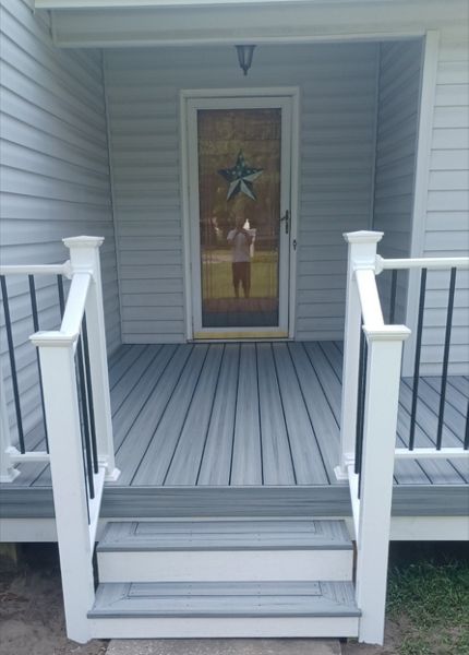 Trex Enhance Naturals Foggy Wharf porch is a great entryway
