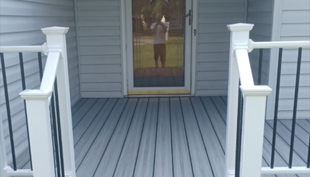 Trex Enhance Naturals Foggy Wharf porch is a great entryway