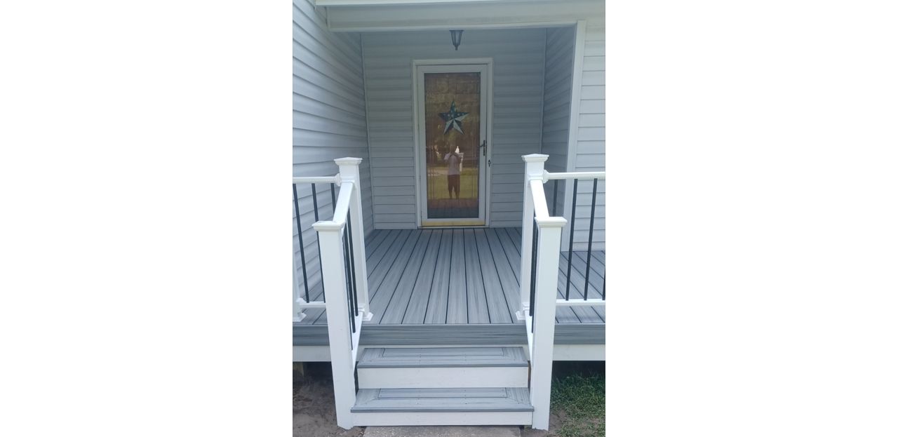 Trex Enhance Naturals Foggy Wharf porch is a great entryway