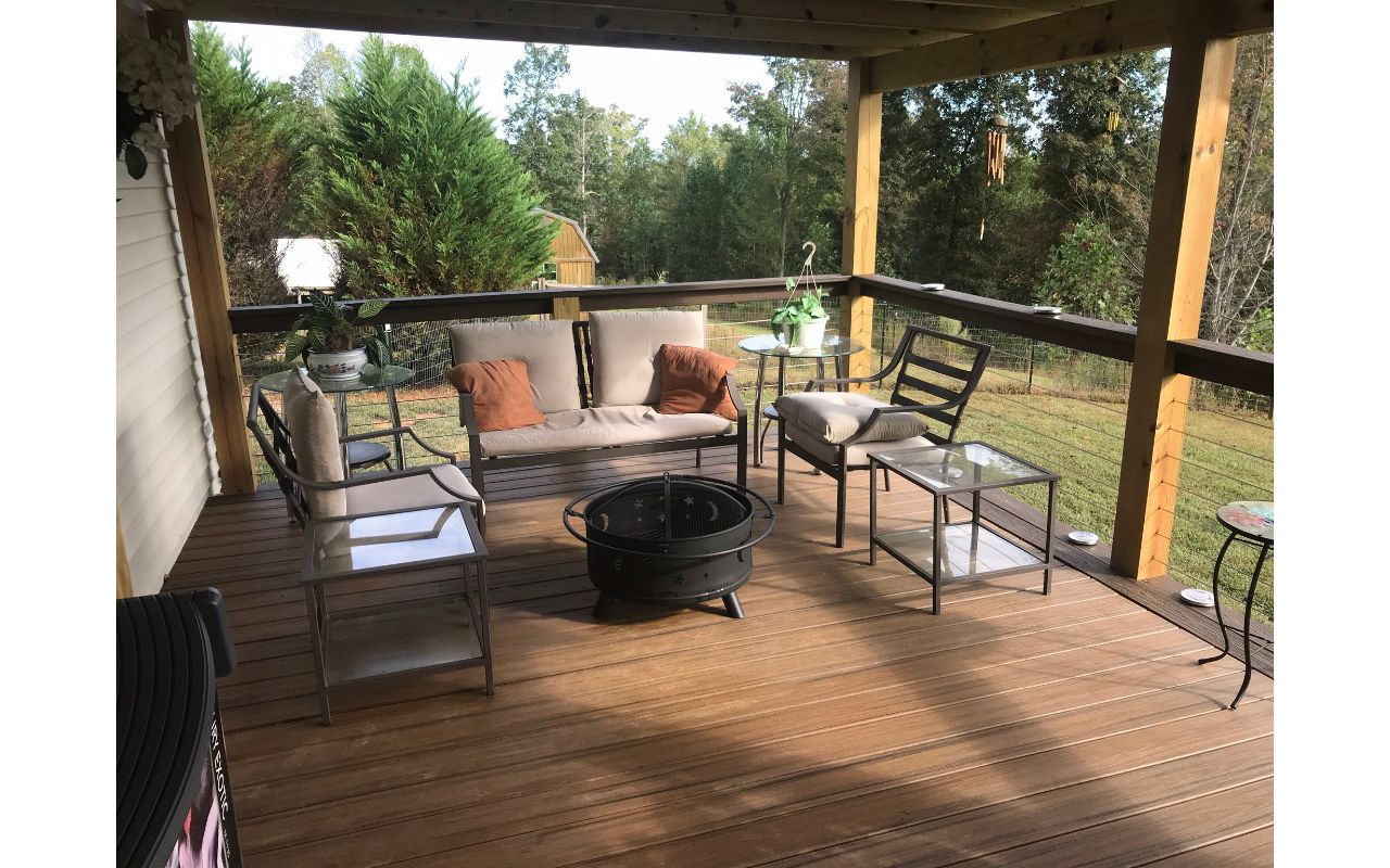 Trex Transcend Havana Gold with Spiced Rum picture frame board gives these homeowners a wonderful place to spend a fall evening making s'mores