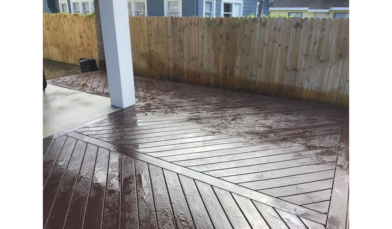 Seamlessly expand an existing patio area to gain much needed outdoor living space. This mono-tone pattern adds just the right amount of interest.