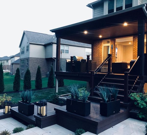 Contemporary Covered TREX SPICED RUM DECK with glass mounted between TREX Transcends post, cap, and skirt