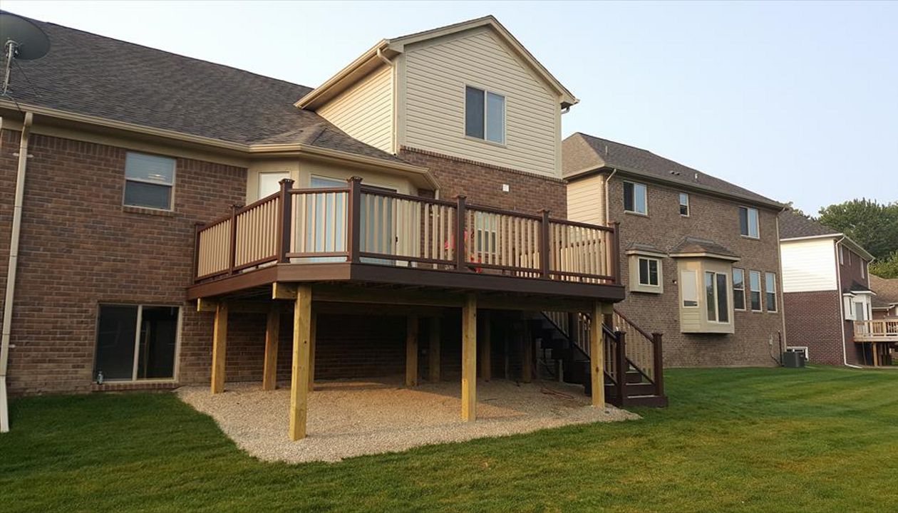 Trex Transcend Vintage Lantern and Rope Swing railing