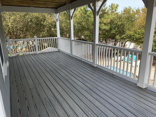 Trex Island Mist Decking and Transcends Railing