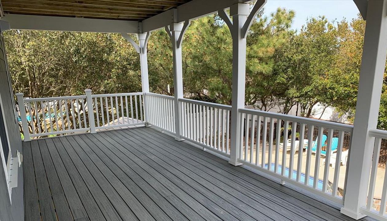 Trex Island Mist Decking and Transcends Railing