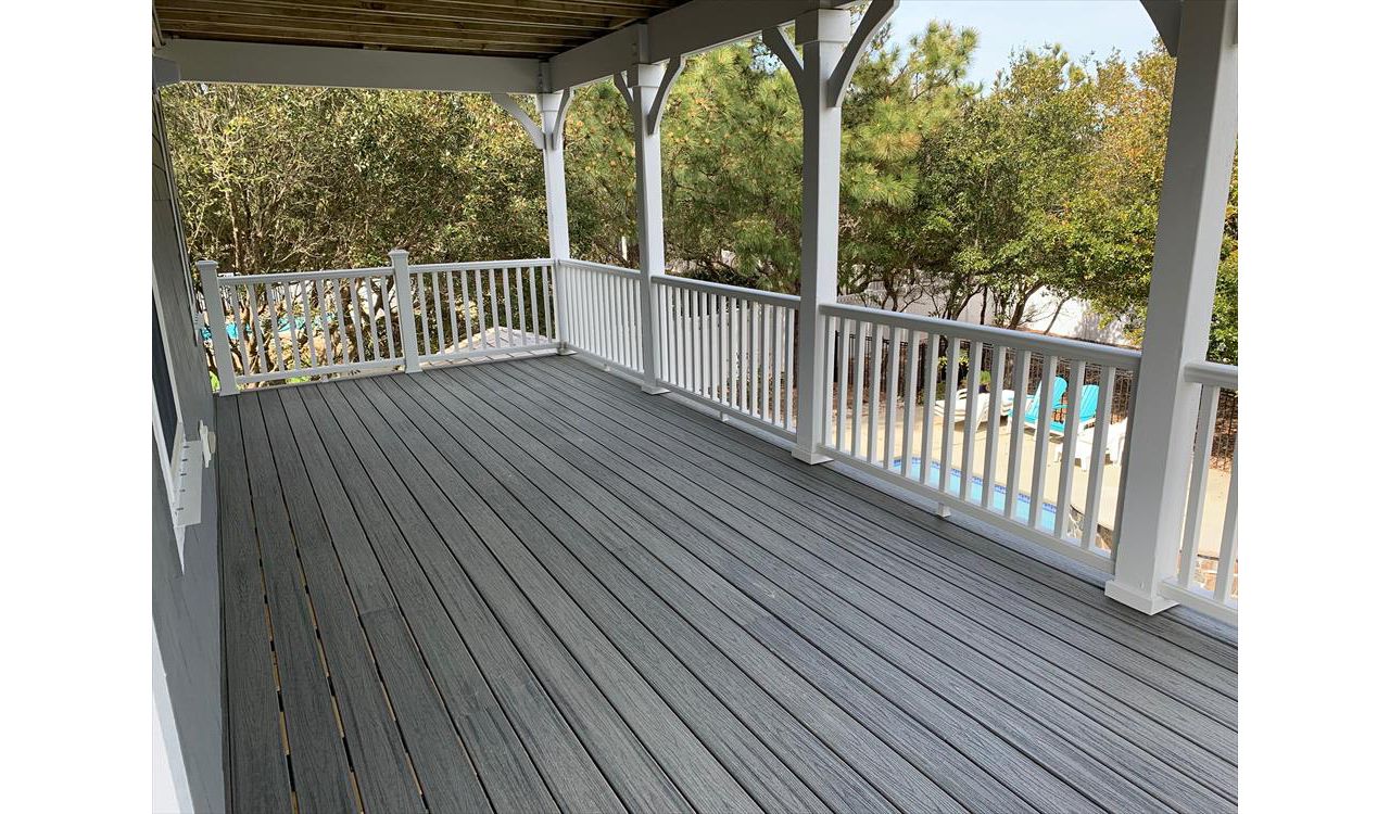 Trex Island Mist Decking and Transcends Railing