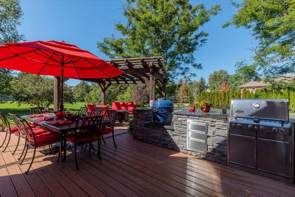 Brown composite decking using Transcend Tiki Torch with Vintage Lantern Trim and custome wood pergola - Orangeville, Caledon, Alliston, Bolton, Schomberg, Nobelton