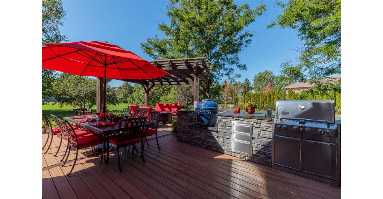 Brown composite decking using Transcend Tiki Torch with Vintage Lantern Trim and custome wood pergola - Orangeville, Caledon, Alliston, Bolton, Schomberg, Nobelton