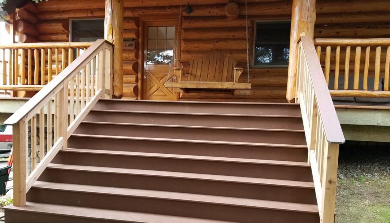 Trex Select Saddle decking, fascia, and railing cap