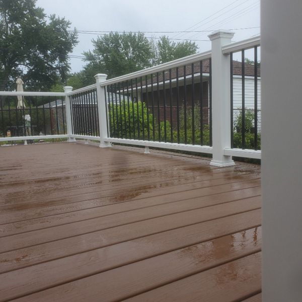 Trex Enhance Saddle deck with composite railing in St. Clair Shores, MI
