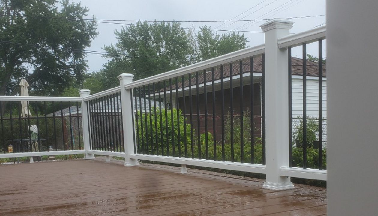 Trex Enhance Saddle deck with composite railing in St. Clair Shores, MI