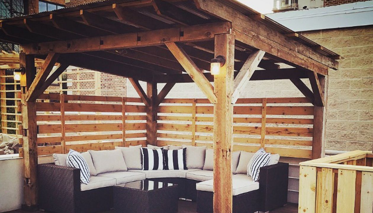 Chicago roof top pergola with Trex Transcends