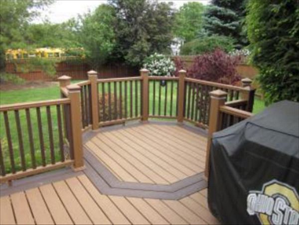 Trex Transcend Tree House and Vintage Lantern decking and railing